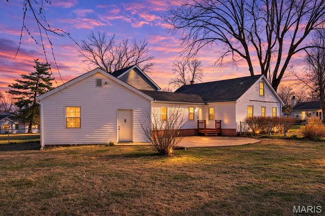 989 Des Peres Drive, St Louis, MO 63131