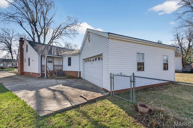 989 Des Peres Drive, St Louis, MO 63131