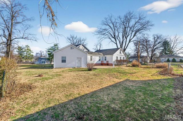 989 Des Peres Drive, St Louis, MO 63131