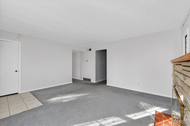 989 Des Peres Drive, St Louis, MO 63131