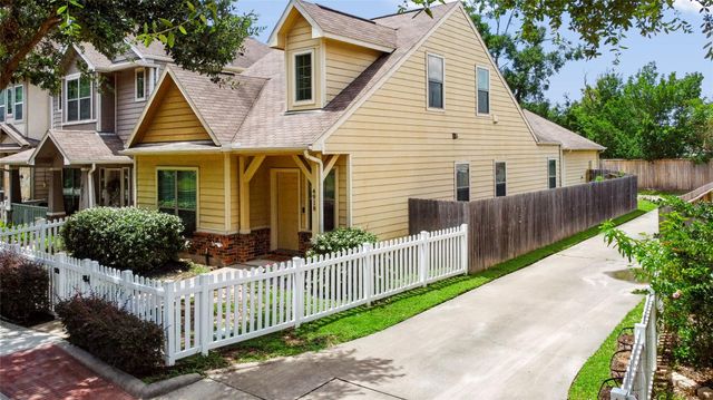 4918 Vista Village Lane, Houston, TX 77092