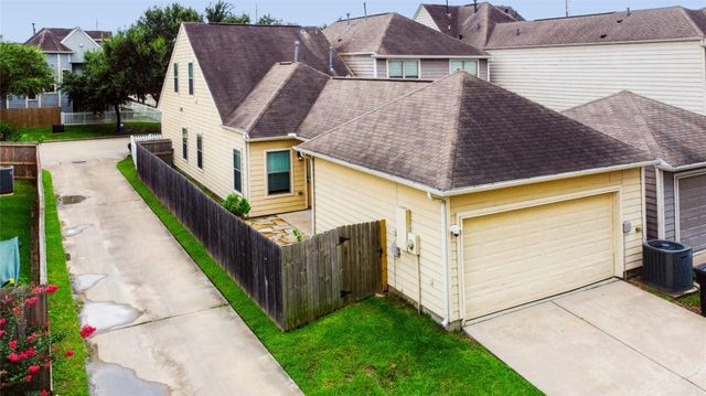 4918 Vista Village Lane, Houston, TX 77092