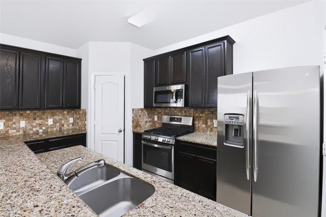4918 Vista Village Lane, Houston, TX 77092