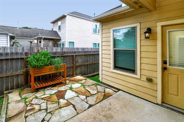 4918 Vista Village Lane, Houston, TX 77092