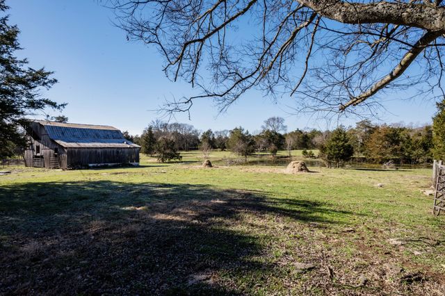 9202 Link Rd, Christiana, TN 37037