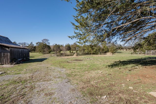 9202 Link Rd, Christiana, TN 37037