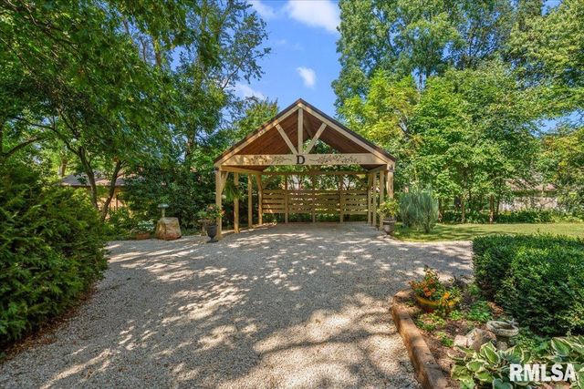 212 S 8TH Street, Riverton, IL 62561