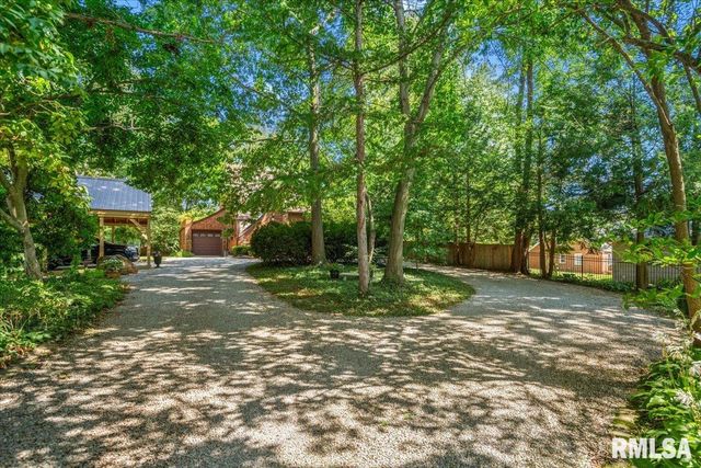 212 S 8TH Street, Riverton, IL 62561