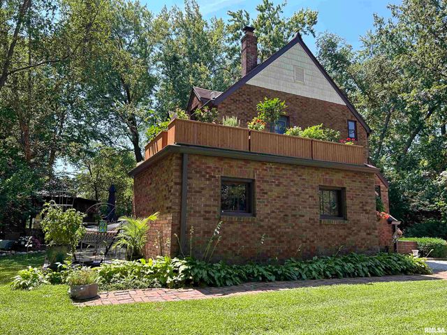 212 S 8TH Street, Riverton, IL 62561