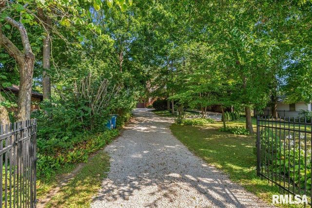 212 S 8TH Street, Riverton, IL 62561
