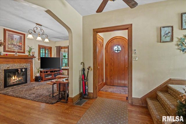 212 S 8TH Street, Riverton, IL 62561