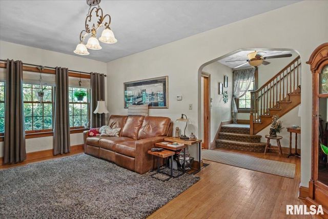 212 S 8TH Street, Riverton, IL 62561