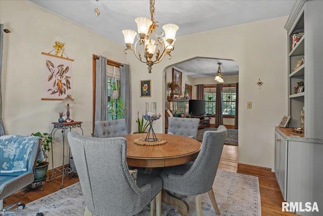 212 S 8TH Street, Riverton, IL 62561