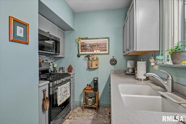 212 S 8TH Street, Riverton, IL 62561