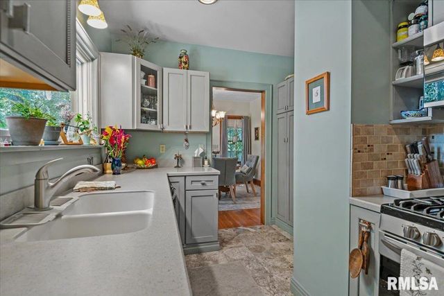 212 S 8TH Street, Riverton, IL 62561