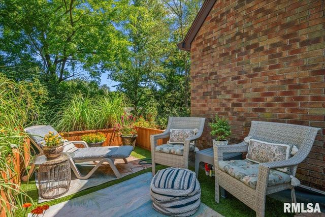 212 S 8TH Street, Riverton, IL 62561