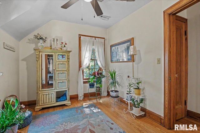 212 S 8TH Street, Riverton, IL 62561