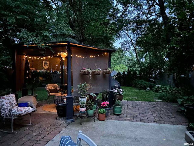 212 S 8TH Street, Riverton, IL 62561