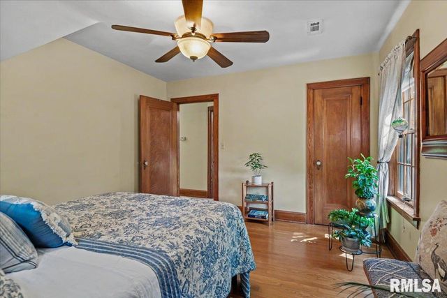 212 S 8TH Street, Riverton, IL 62561