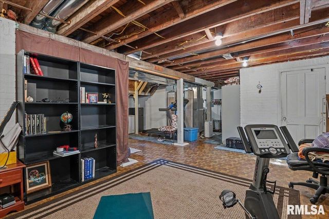 212 S 8TH Street, Riverton, IL 62561