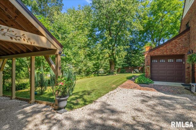 212 S 8TH Street, Riverton, IL 62561