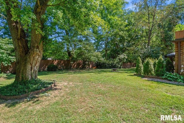 212 S 8TH Street, Riverton, IL 62561
