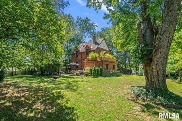 212 S 8TH Street, Riverton, IL 62561