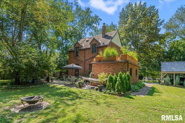 212 S 8TH Street, Riverton, IL 62561
