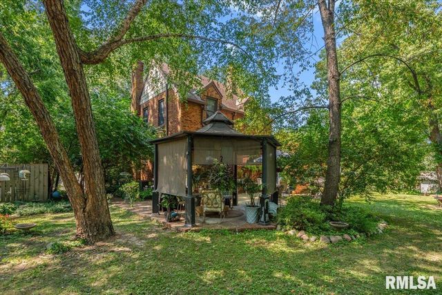 212 S 8TH Street, Riverton, IL 62561