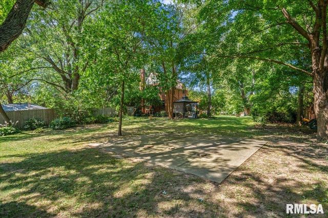 212 S 8TH Street, Riverton, IL 62561