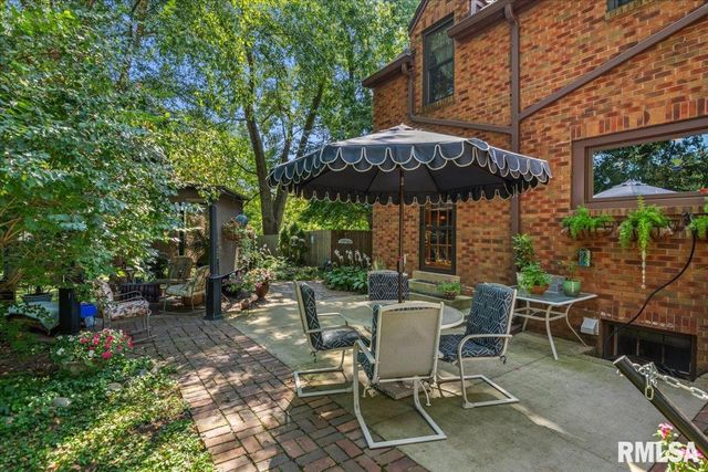 212 S 8TH Street, Riverton, IL 62561