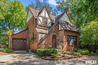 212 S 8TH Street, Riverton, IL 62561