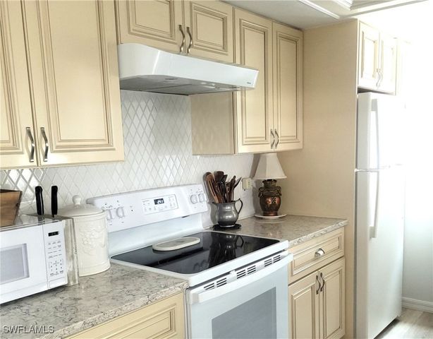 3066 Kings Lake BLVD 7513, Naples, FL 34112