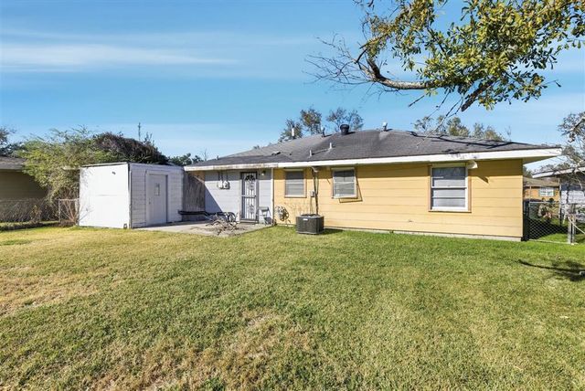 2140 11Th St Street, Lake Charles, LA 70601