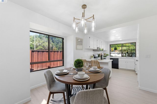 5311 San Simeon Pl, Castro Valley, CA 94552