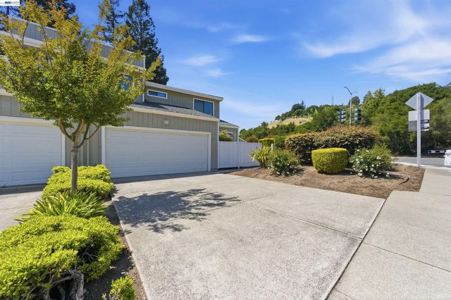 5311 San Simeon Pl, Castro Valley, CA 94552