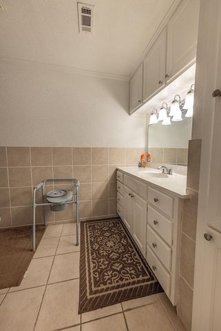 1724 E 2nd Street, Lubbock, TX 79403