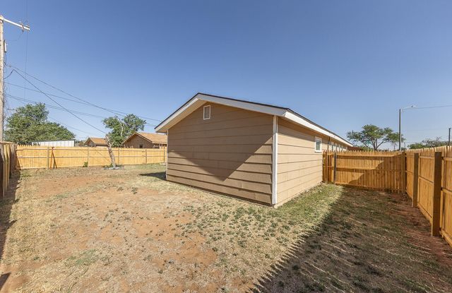1724 E 2nd Street, Lubbock, TX 79403