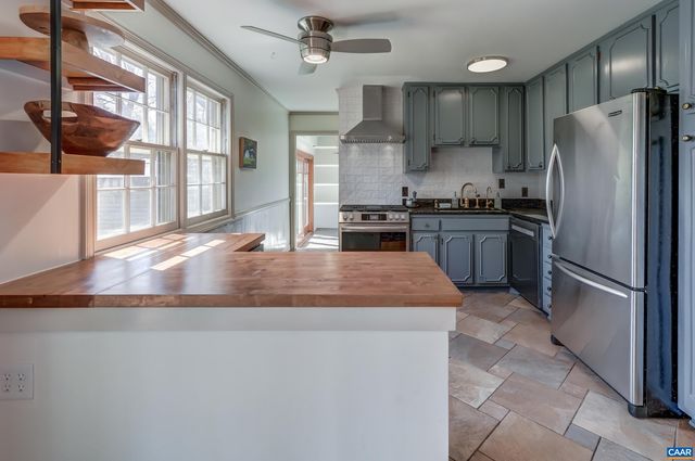 1416 LESTER DR, Charlottesville, VA 22901