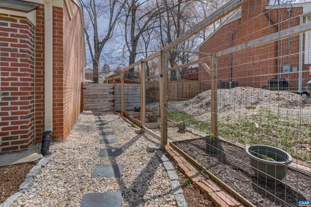 1416 LESTER DR, Charlottesville, VA 22901