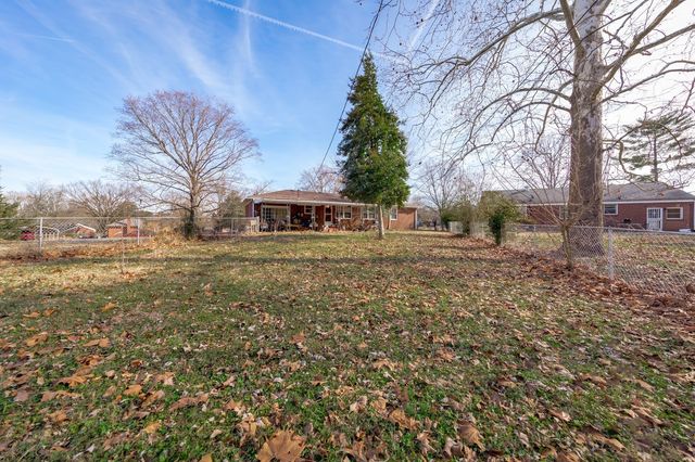 16 Concord Dr, Clarksville, TN 37042