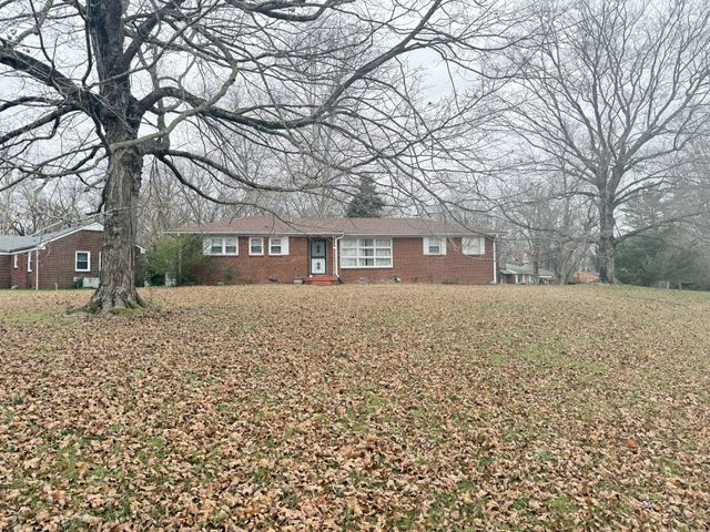 16 Concord Dr, Clarksville, TN 37042