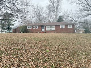 16 Concord Dr, Clarksville, TN 37042