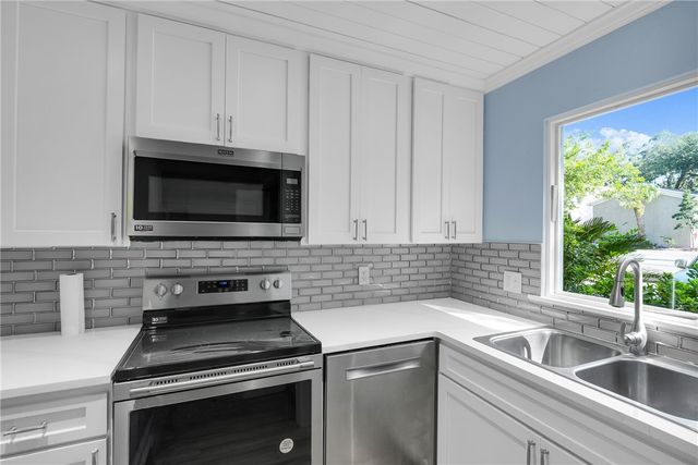 424 Magnolia Ave 6, St Simons Island, GA 31522