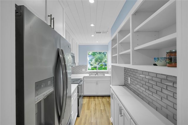 424 Magnolia Ave 6, St Simons Island, GA 31522