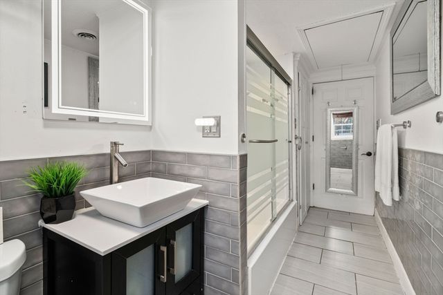 241 Mendon Rd, Attleboro, MA 02703