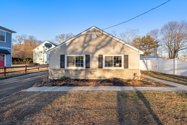 241 Mendon Rd, Attleboro, MA 02703