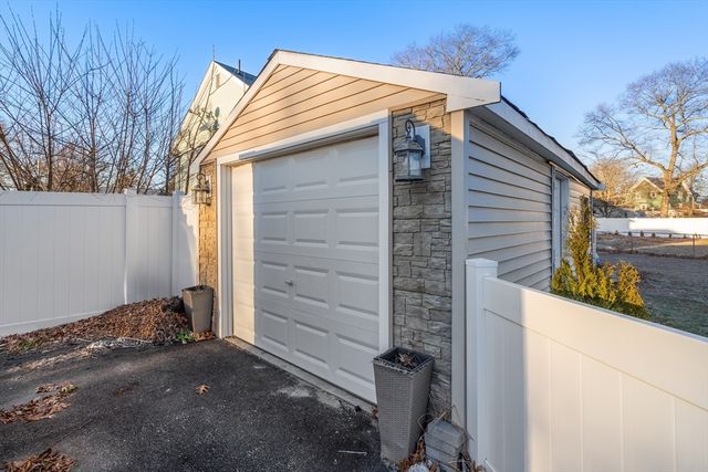 241 Mendon Rd, Attleboro, MA 02703