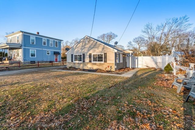 241 Mendon Rd, Attleboro, MA 02703