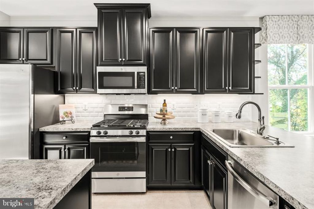 108 SPRIING GATE LN #CLAREDON A-WALKOUT, Pasadena, MD 21122